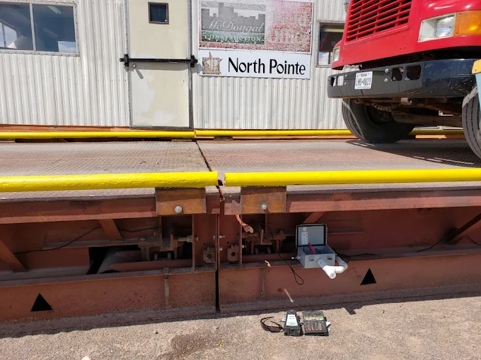 Warehouse team using a floor scale rental for inventory control and quarterly weighing operations in an industrial facility in El Paso, TX