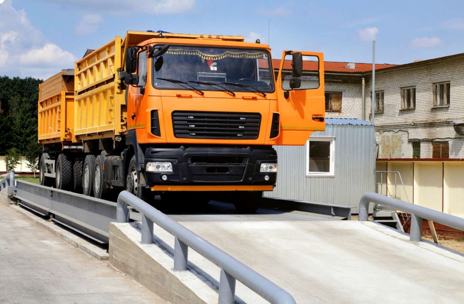 Truck scale calibration being performed on a heavy-capacity flatbed trailer at an industrial site in El Paso, TX